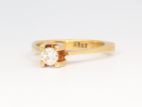 A yellow metal 18ct single stone diamond ring approx. 0.3ct, colour F/G, 30SI1, size M 1/2