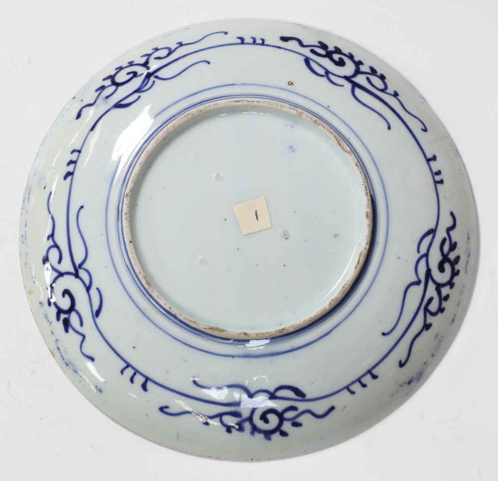 A Chinese prunus pattern plate 25cm and 5 Imari patterned plates 21cm - Image 11 of 13