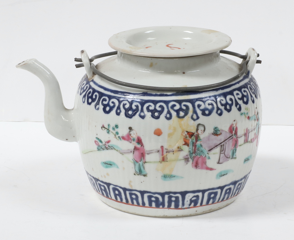 A Chinese teapot the base with seal mark 10cm - Image 4 of 10