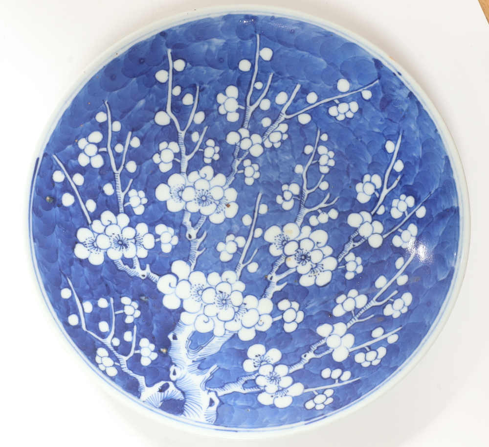 A Chinese prunus pattern plate 25cm and 5 Imari patterned plates 21cm - Image 12 of 13