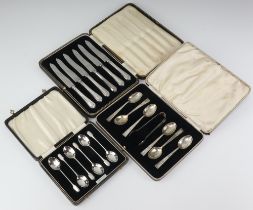 A set of 6 silver coffee spoons Birmingham 1915, a set of 6 silver coffee spoons and sugar tongs (