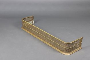 A Victorian pieced brass fender 19cm x 123cm x 31cm