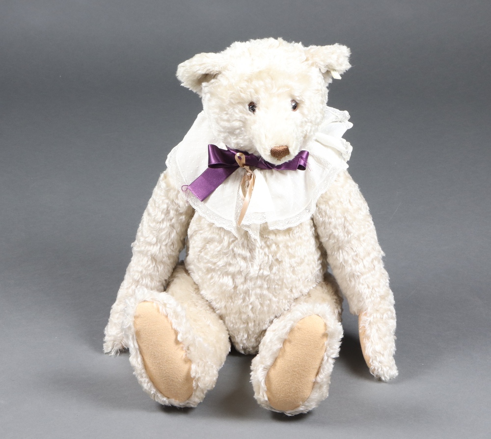 A limited edition 1994 Replica bear of a 1908 teddy bear, limited edition no. 2085/7000, gold button
