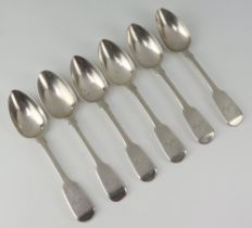 A set of 5 William IV silver fiddle pattern pudding spoons London 1831, maker William Eaton,