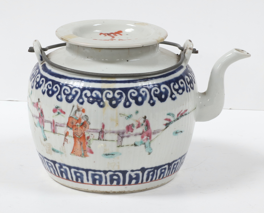 A Chinese teapot the base with seal mark 10cm - Image 2 of 10