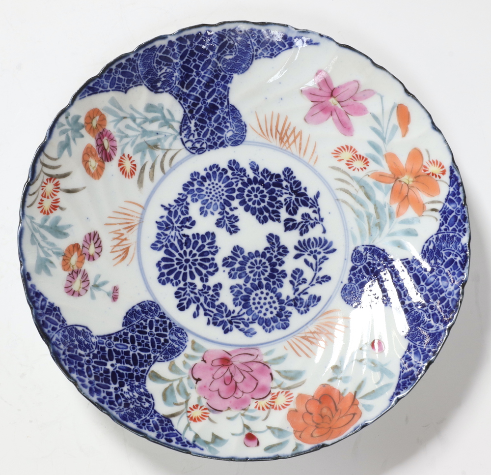 A Chinese prunus pattern plate 25cm and 5 Imari patterned plates 21cm - Image 8 of 13