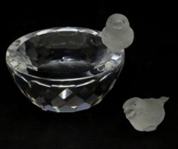 A Swarovski crystal dish formed as a miniature birdbath with two birds, approx 3" wide Please Note -