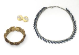 Assorted jewellery to include a blue and white paste necklace, a bracelet and gilt metal brooch (