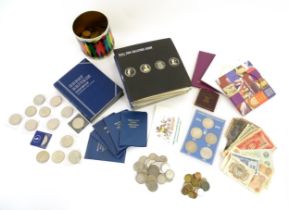 Coins : a quantity of coinage and banknotes, to include five decimal sets, a cased 1965-1981 crown