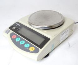 Clock / Watchmakers / Repairers Interest : Vibra SJ jewellers professional balance scales, approx 9"