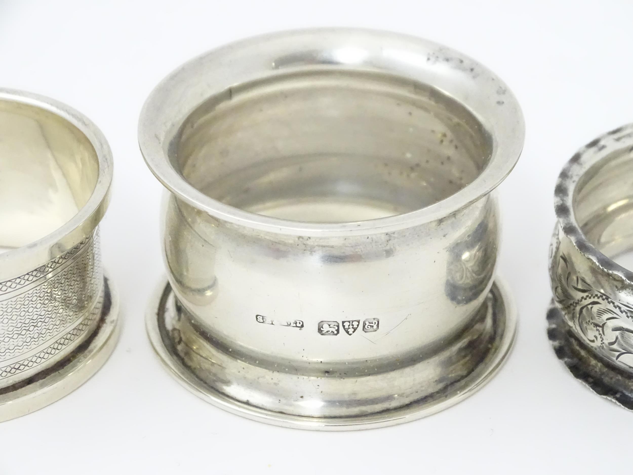 Five assorted silver napkin rings various dates and makers (5) Please Note - we do not make - Image 10 of 10