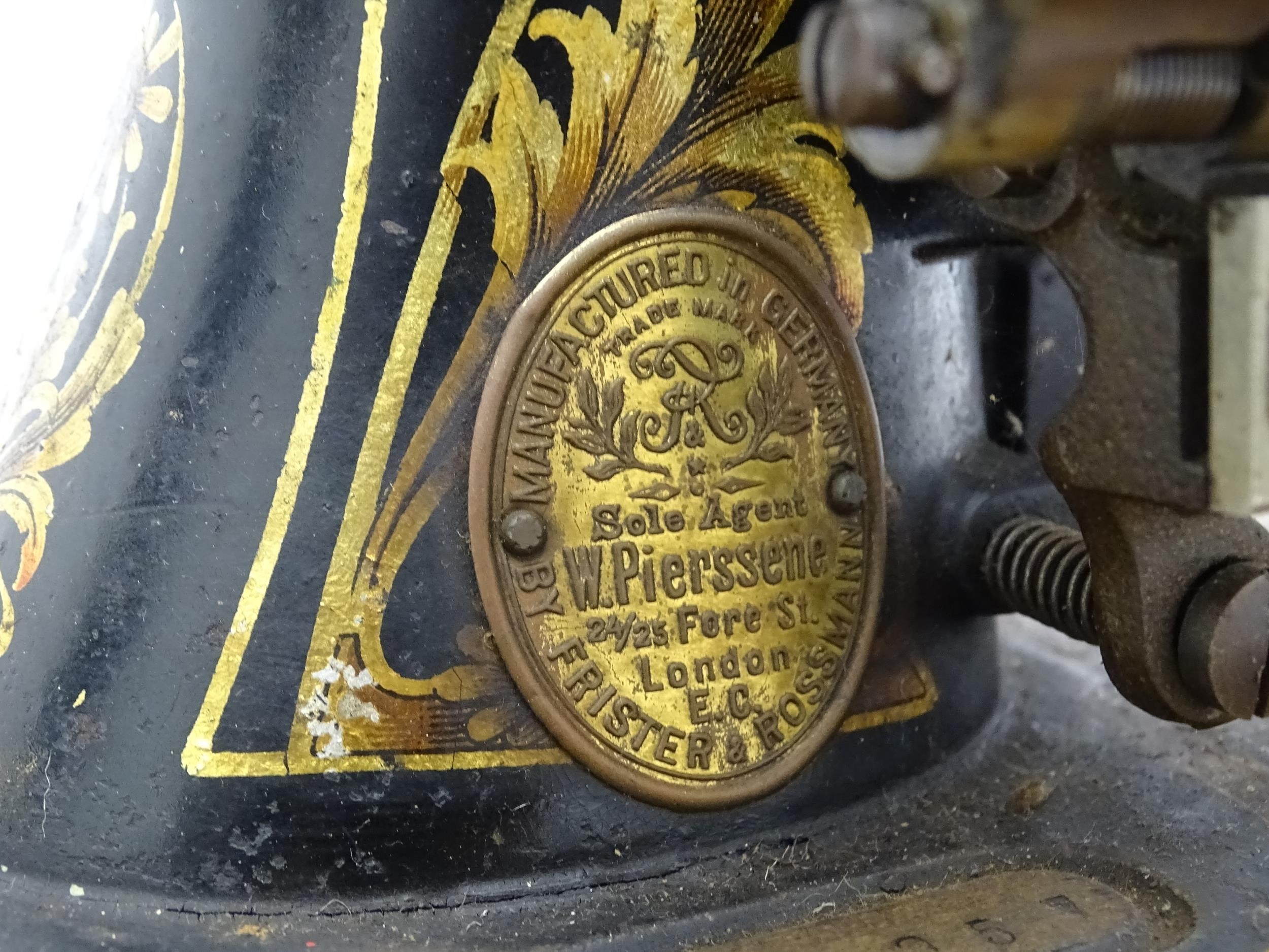 An early 20thC Frister & Rossmann hand crank sewing machine with floral and foliate decoration. - Image 12 of 15