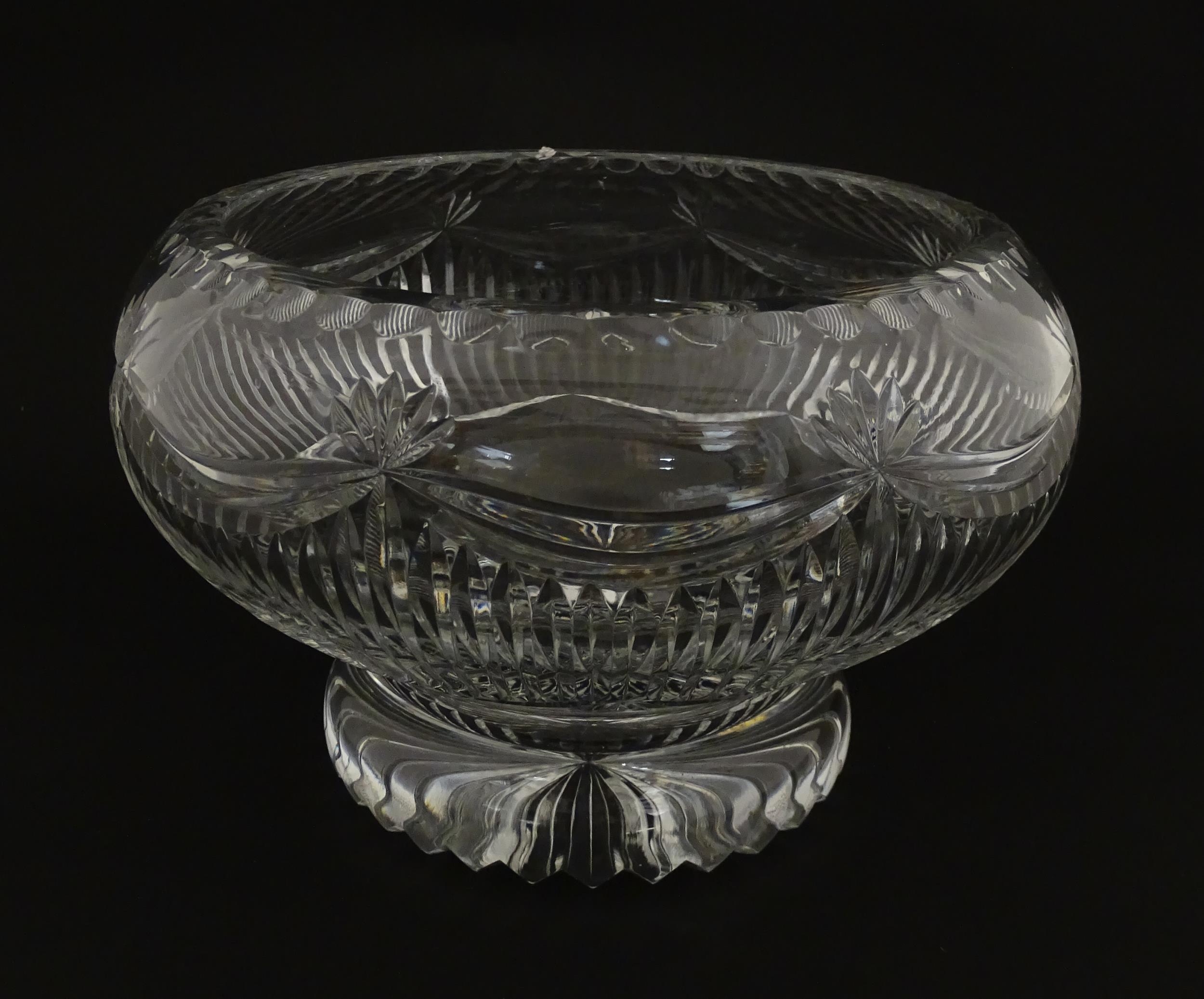 A cut crystal glass bowl, possibly Waterford. Approx. 6 1/2" high Please Note - we do not make - Image 3 of 6