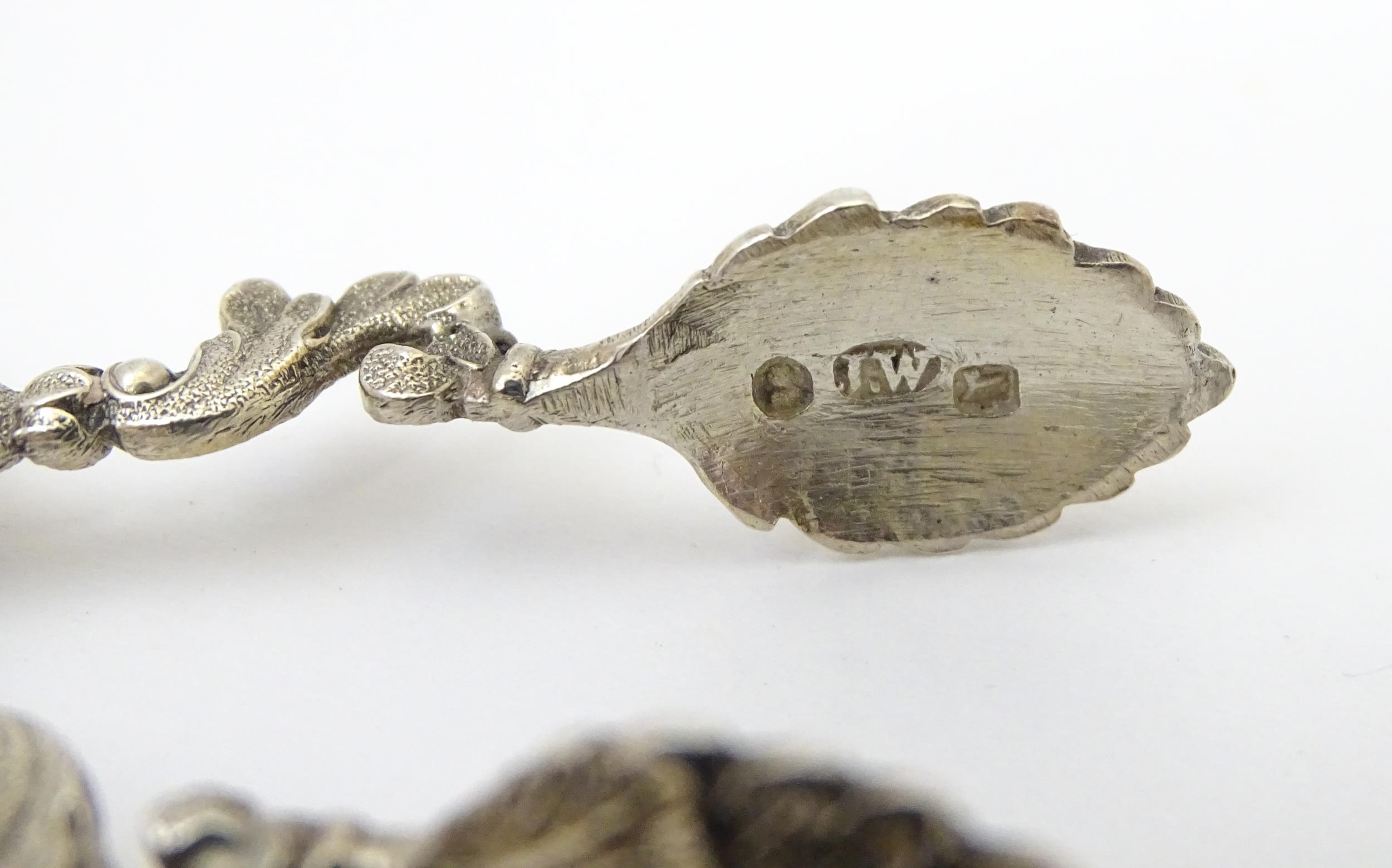 William IV silver sugar nips with foliate detail and laurel chaplet formed handles, hallmarked - Image 7 of 8