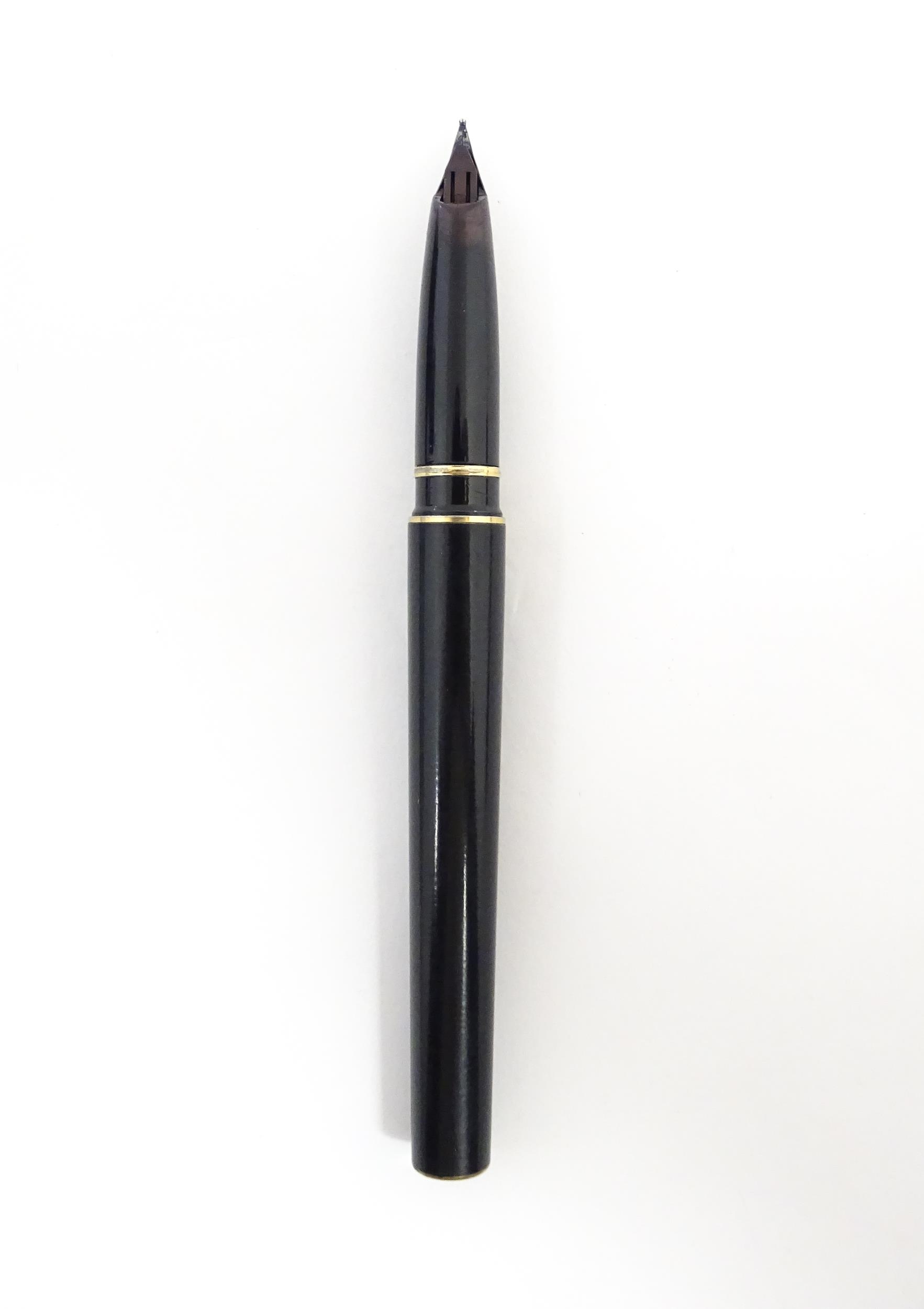 A Schaeffer 'Targa' fountain pen, with black barrel and cap, 14k gold nib, approx 5 3/8" long Please - Image 8 of 10