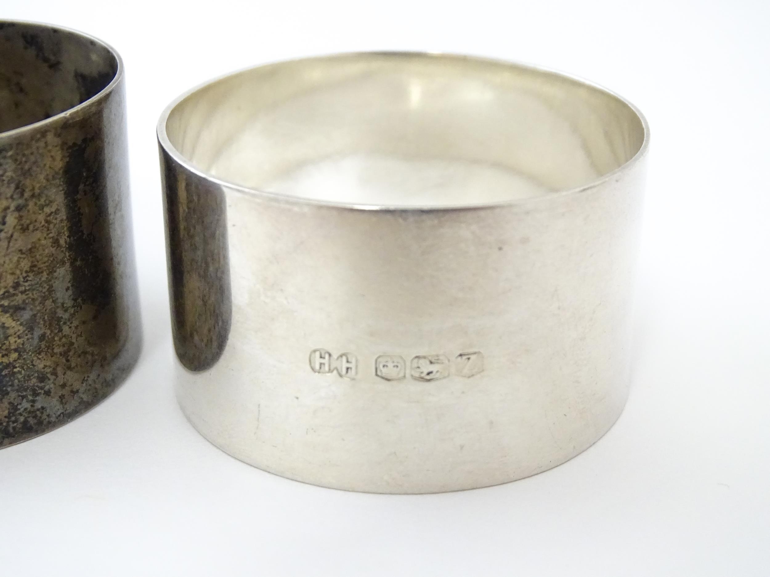 Four assorted silver napkin rings hallmarks to include Birmingham 1911, 1922, Sheffield 1942, - Image 5 of 7