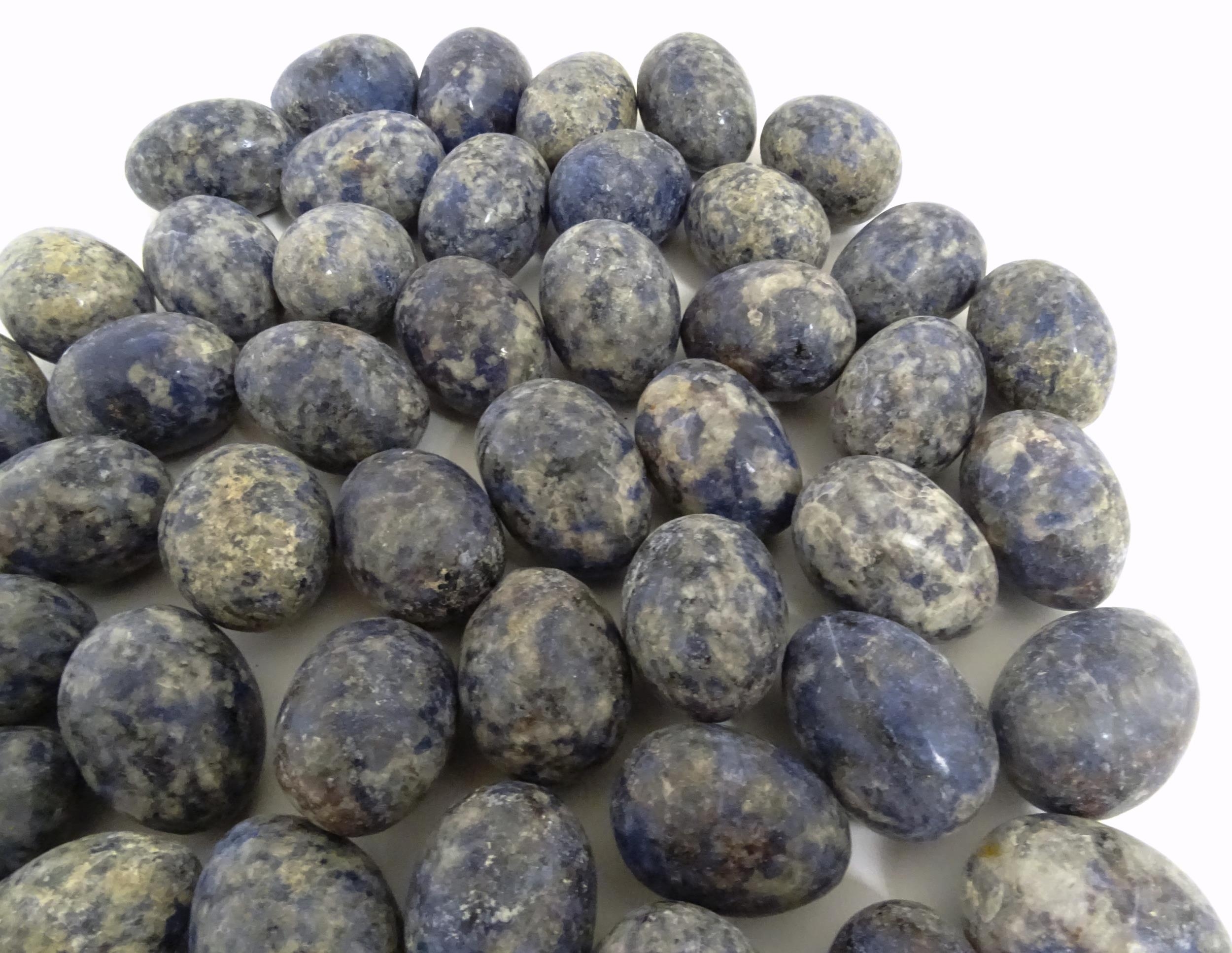 Natural History / Geology Interest: A quantity of polished hardstone specimen eggs, possibly lapis - Image 6 of 13