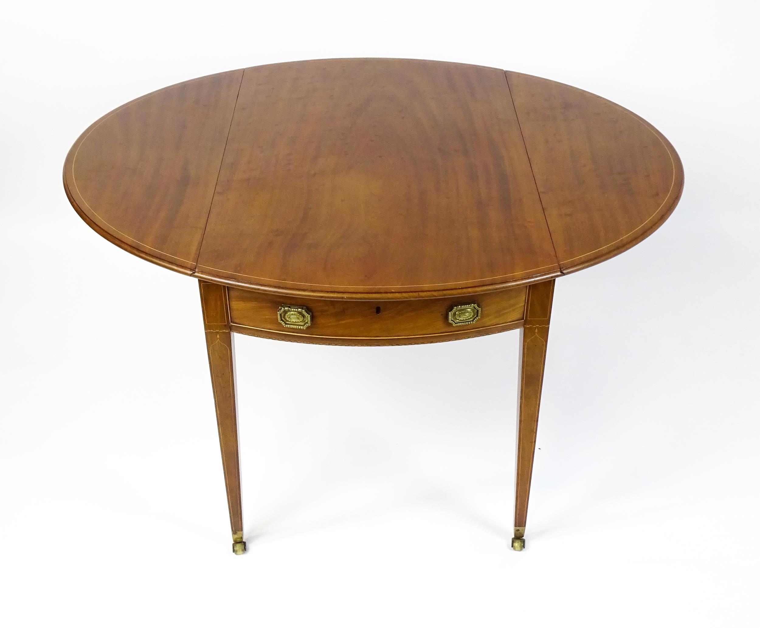 An early 19thC mahogany Pembroke table with a satinwood strung top above a single frieze drawer - Image 9 of 11