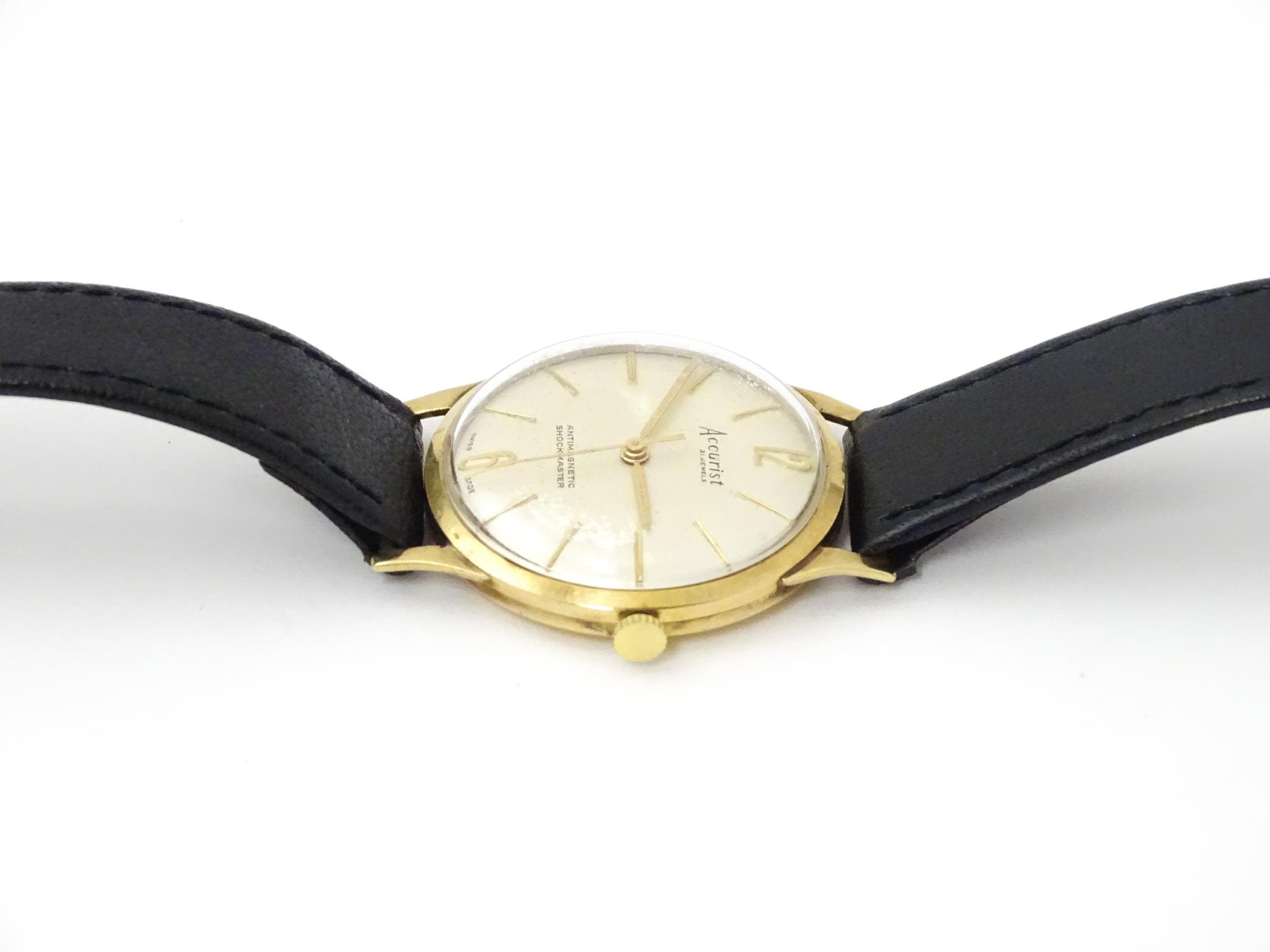 A Gentleman's 9ct gold cased Accurist wristwatch/ The watch approx 3 1/4" Please Note - we do not - Image 5 of 10