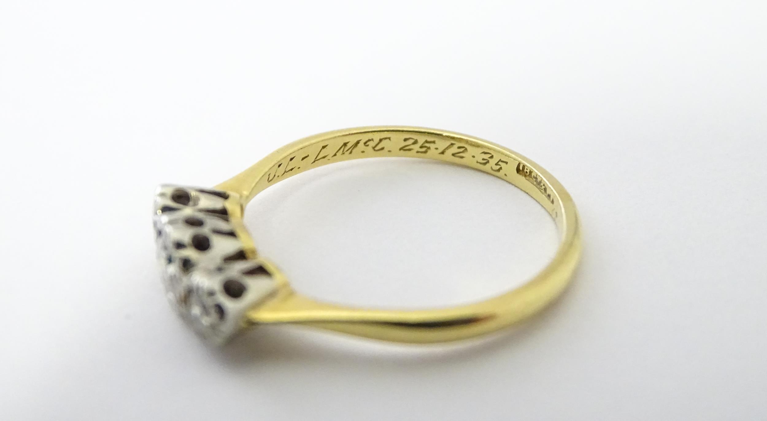 An 18ct gold ring with three platinum set diamonds. Ring size approx. O Please Note - we do not make - Image 14 of 18