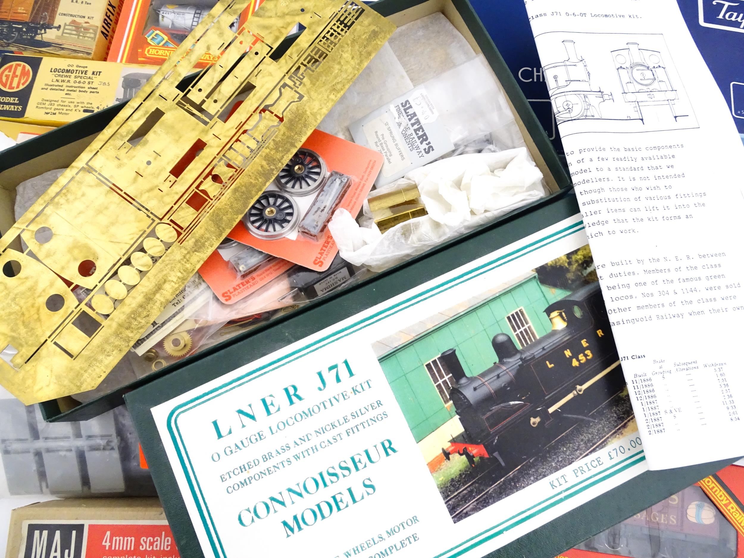 Toys - Model Train / Railway Interest : A quantity of assorted wagon / rolling stock kits to include - Image 11 of 14