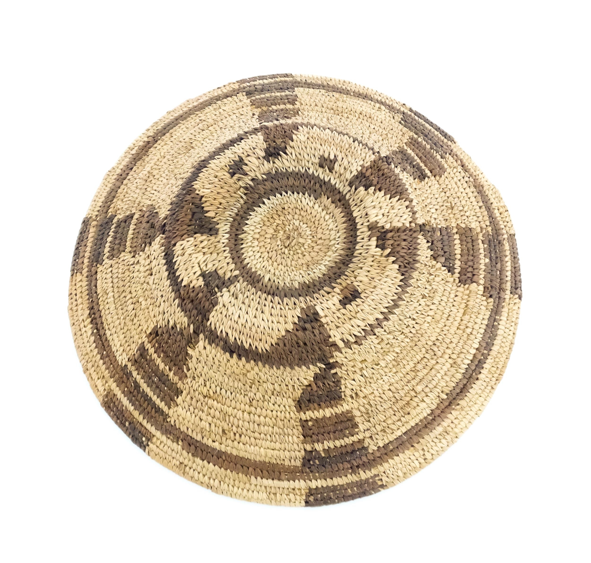 Ethnographic / Native / Tribal: A woven basket bowl with geometric banded detail, possibly Native - Image 8 of 11