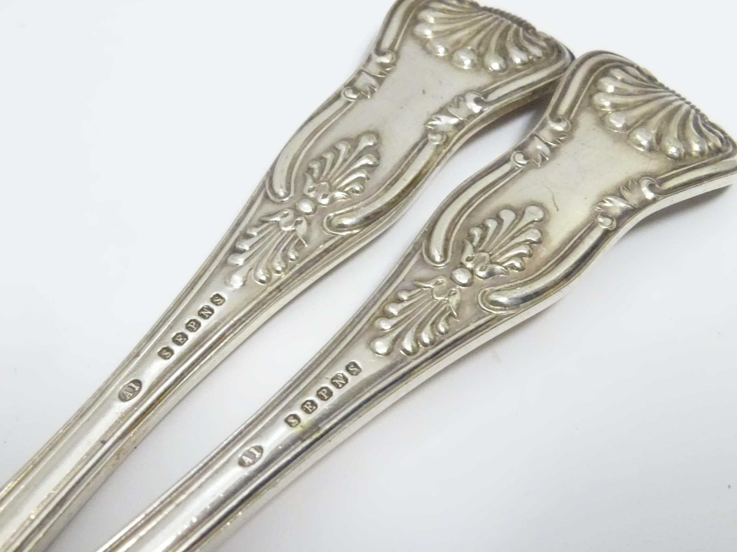 A quantity of silver plate King's pattern flatware / cutlery to include spoons and forks (Approx. - Image 8 of 8