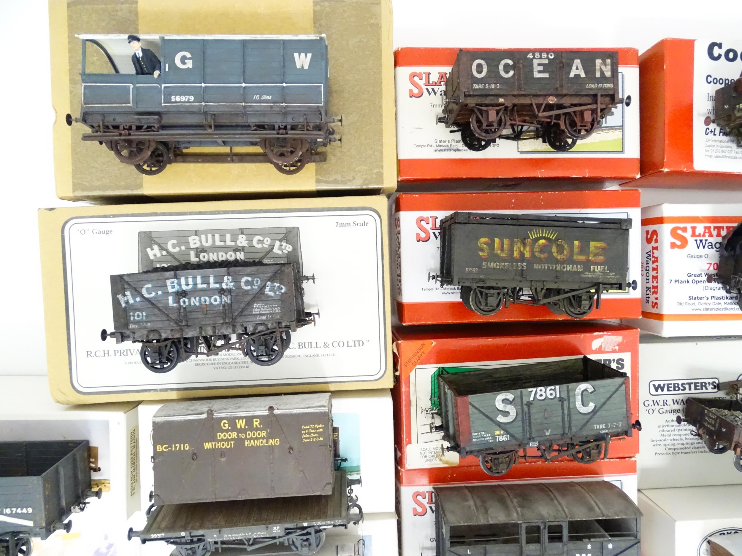 Toys - Model Train / Railway Interest : A quantity of assorted model train / locomotive / rolling - Image 4 of 18