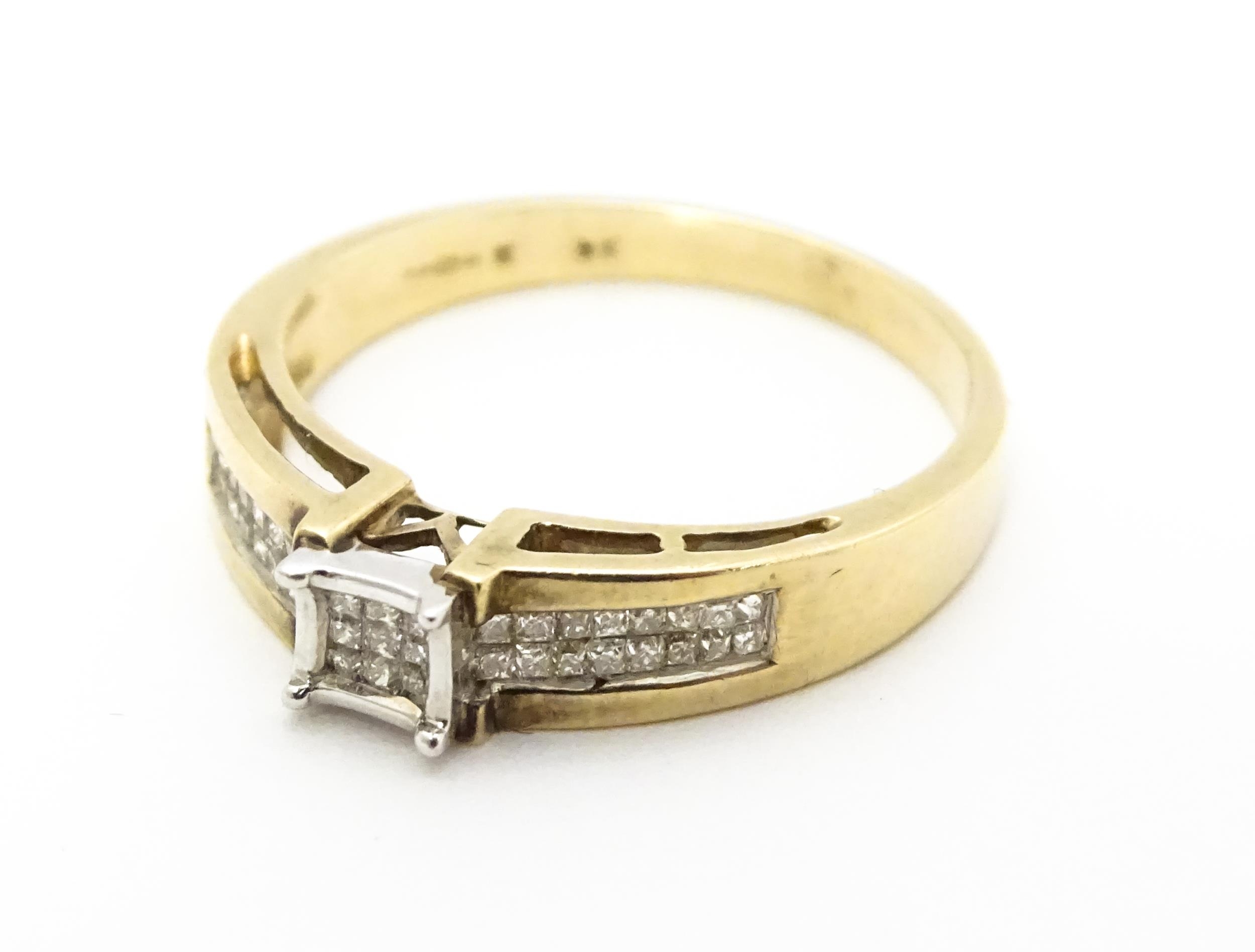 A 9ct gold ring set with 9 central diamonds flanked by a further 14 diamonds to each shoulder. - Image 4 of 8