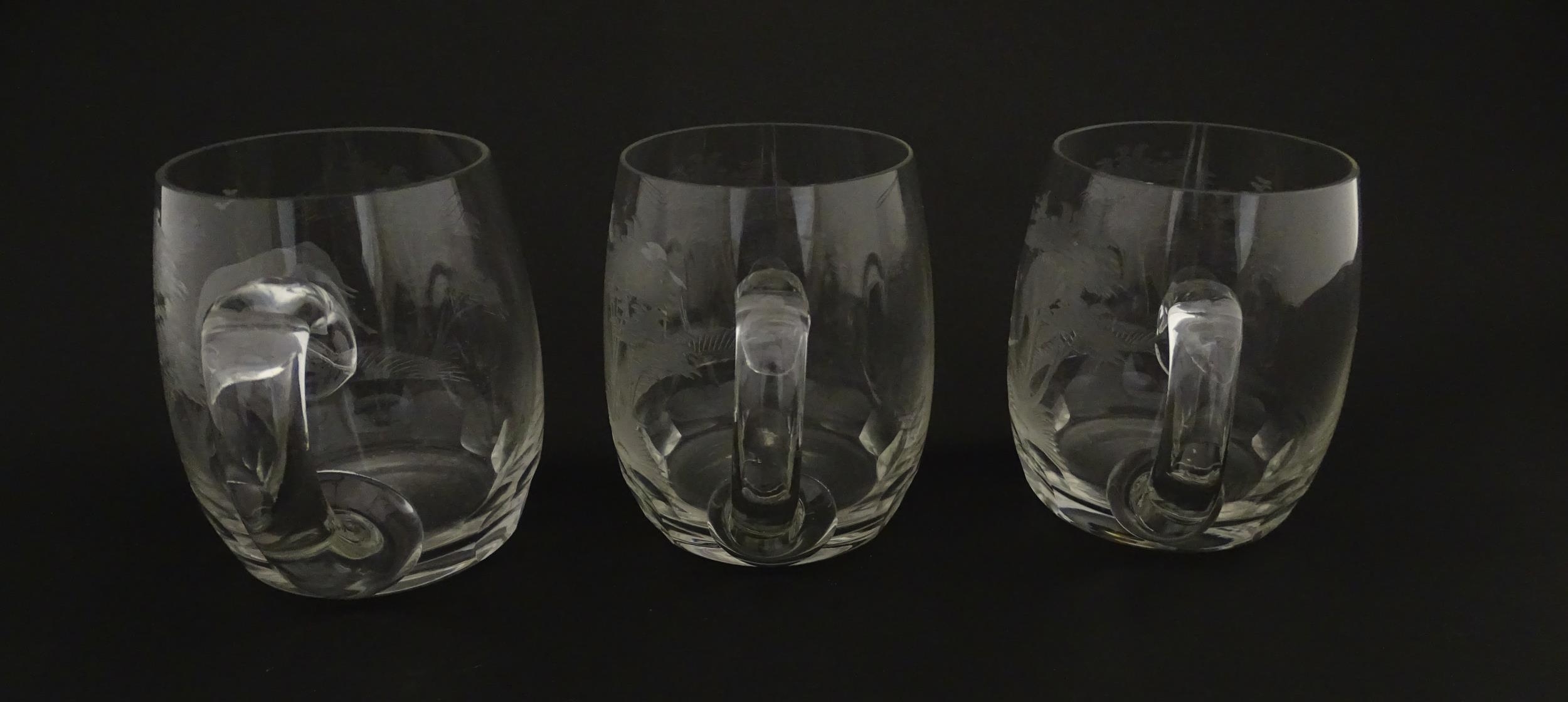 Seven Rowland Ward pint mugs / glasses with engraved Safari animal detail. Unsigned. Approx. 4 1/ - Image 25 of 26