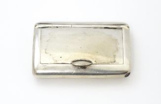 A silver snuff box hallmarked Birmingham 1917, maker John Collard Vickery. Approx. 1 3/4" wide