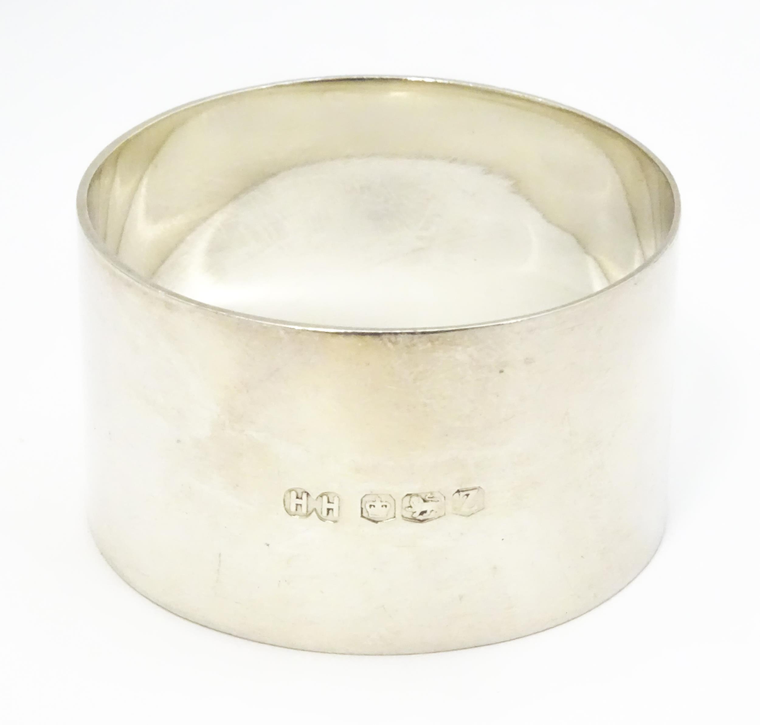 Five assorted napkin rings hallmarks to include Birmingham 1914, 1920, 1921, 1922 and 1923 (5) - Image 13 of 14