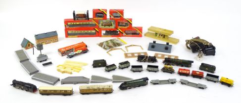 Toys - Model Train / Railway Interest : A quantity of assorted trains / locomotives, rolling stock