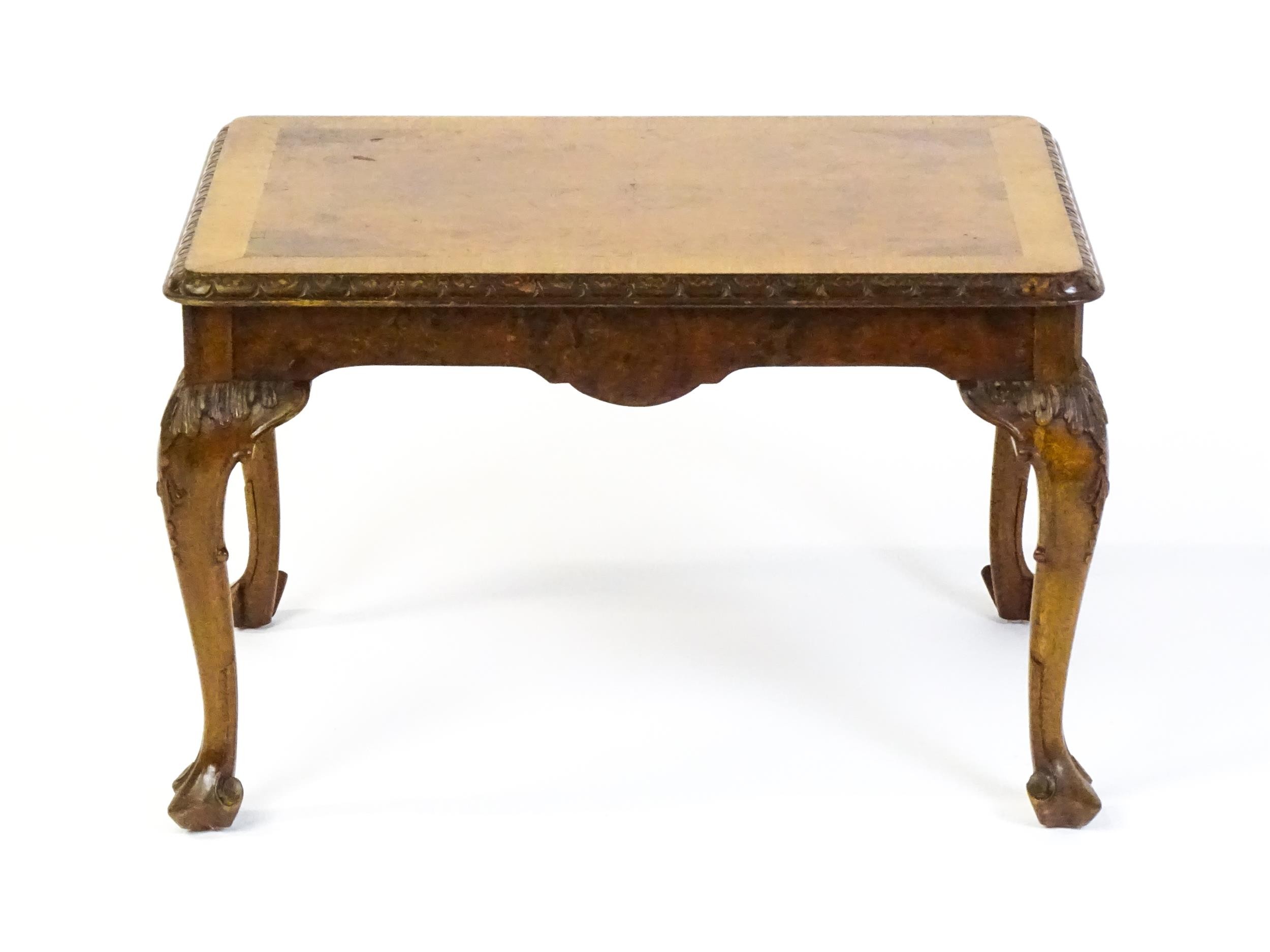 A mid / late 20thC coffee table with a burr walnut veneered top, with an egg and dart moulded edge - Bild 3 aus 8