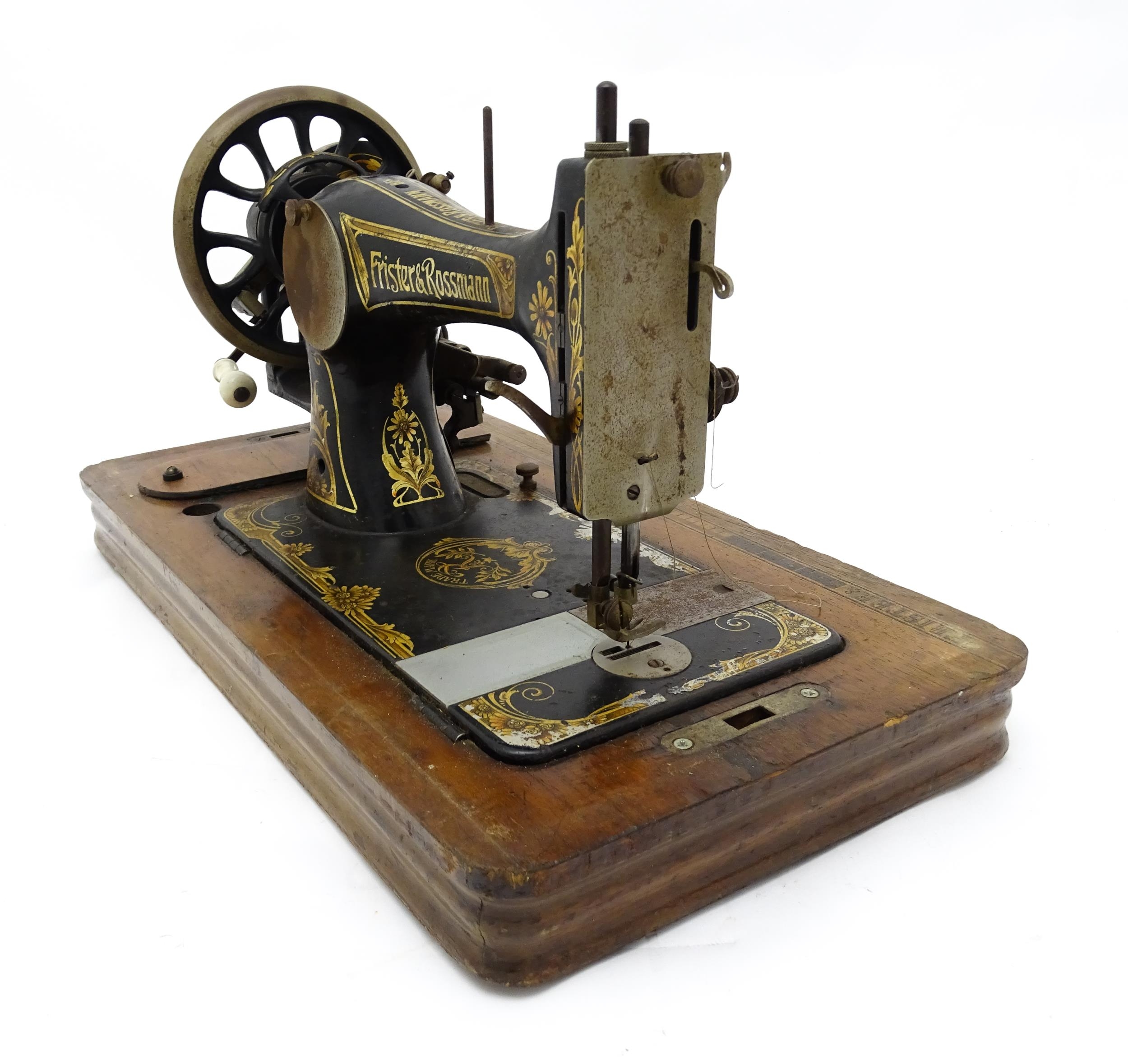 An early 20thC Frister & Rossmann hand crank sewing machine with floral and foliate decoration. - Image 6 of 15