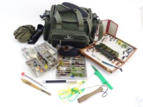 Fishing : a Gardner holdall containing a quantity of fly fishing tackle, to include : salmon and