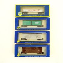 Toys - Model Train / Railway Interest : Four AHM scale model HO gauge carriages comprising Penn