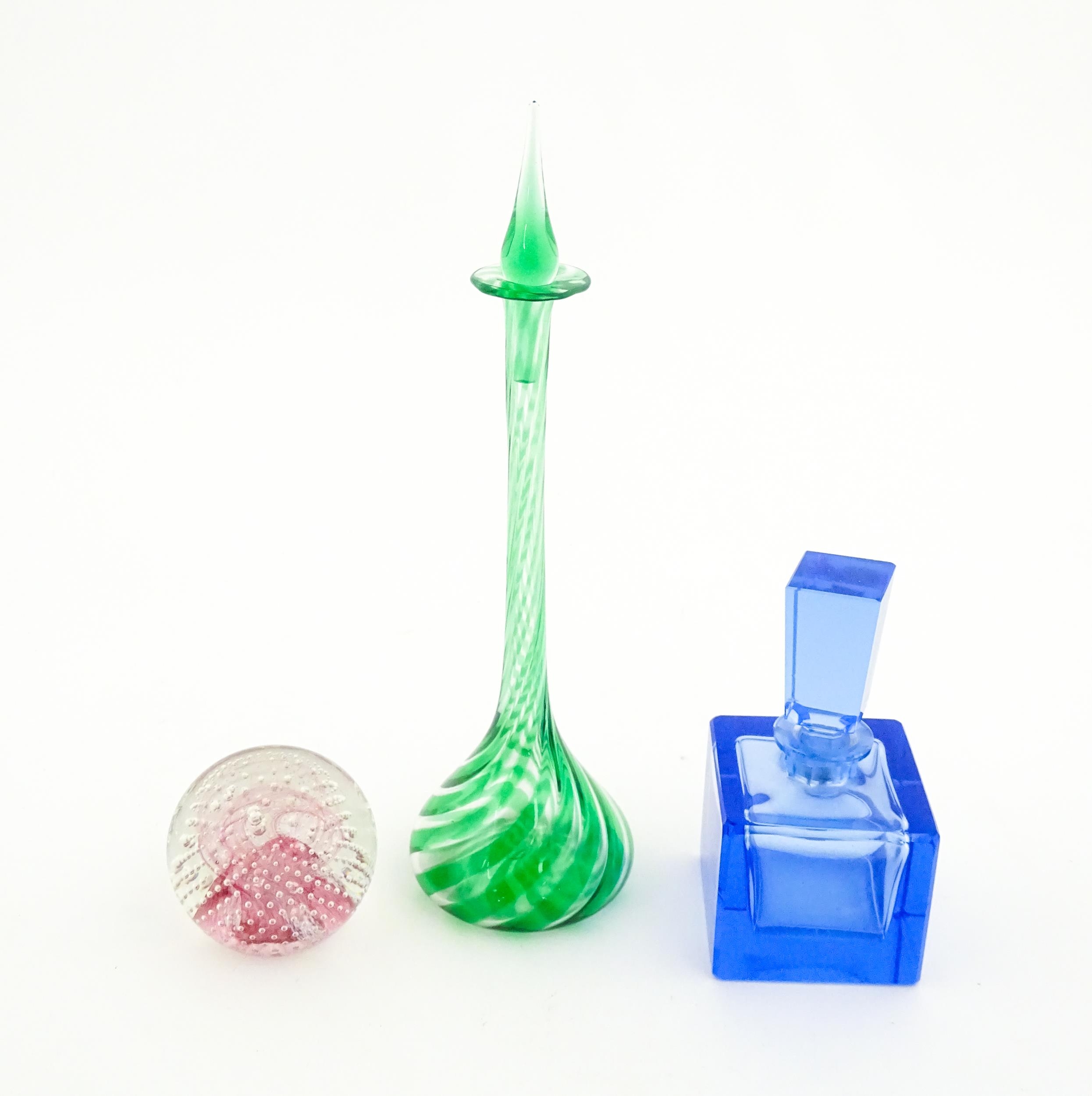 Three assorted items of art glass to include a retro blue glass perfume / scent bottle and - Image 5 of 9
