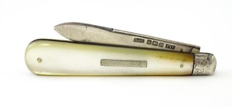 A silver folding fruit knife with mother of pearl handle, hallmarked Sheffield 1914, maker John