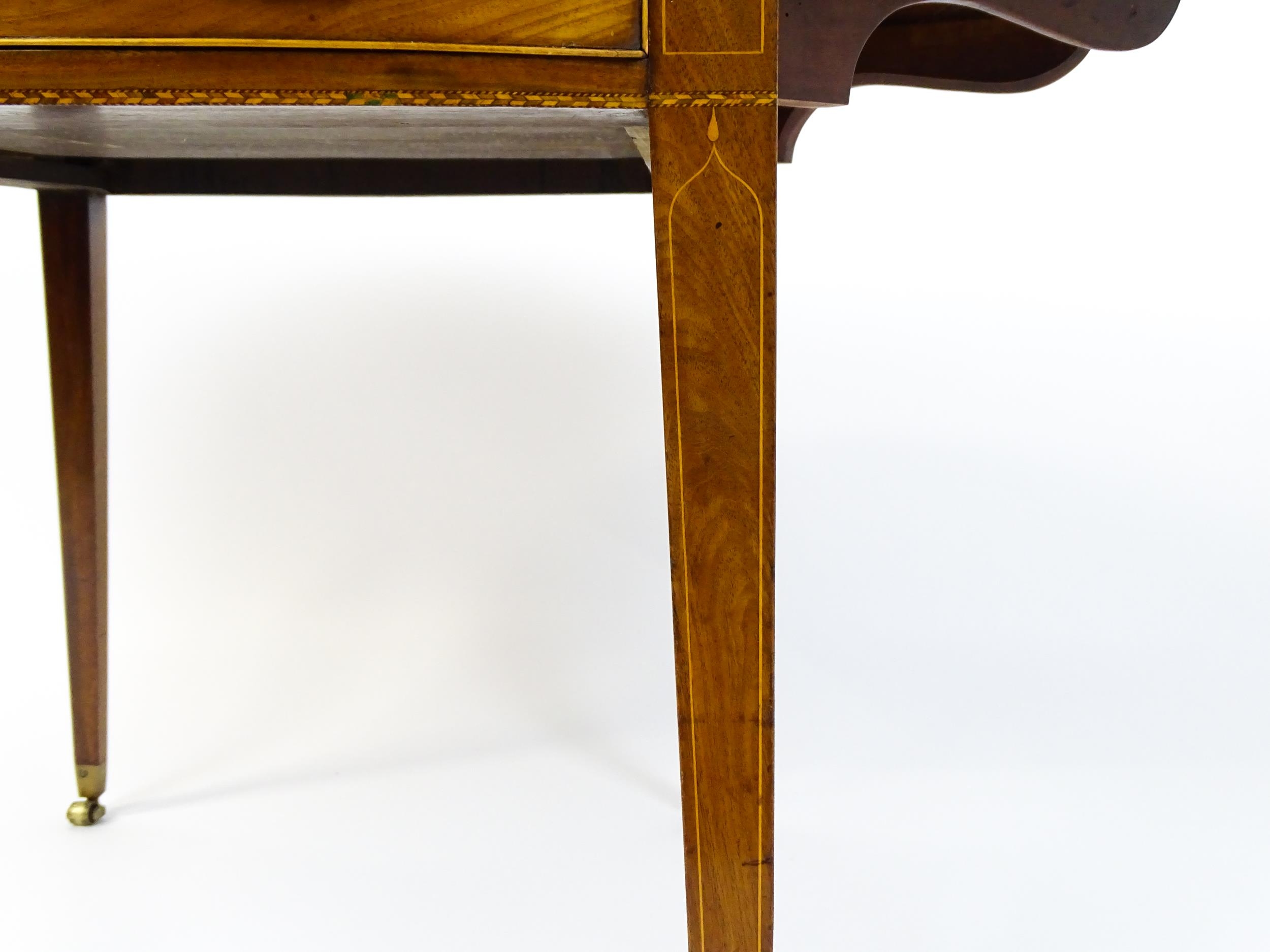 An early 19thC mahogany Pembroke table with a satinwood strung top above a single frieze drawer - Image 7 of 11