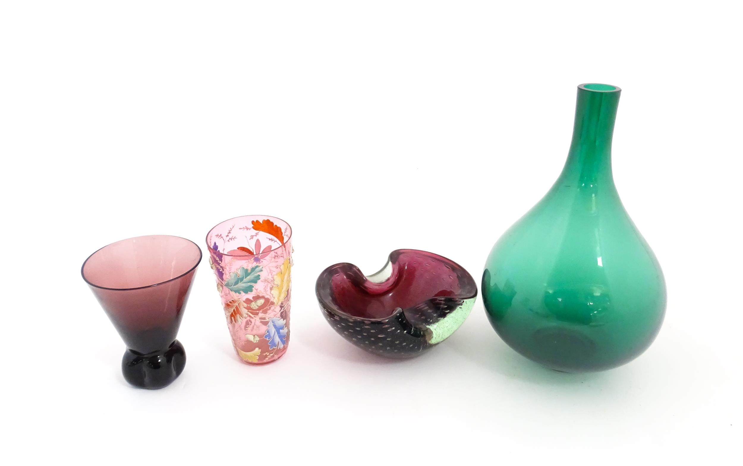 Four items of glassware to include a green bottle vase, an ashtray with controlled bubble detail, - Image 5 of 6