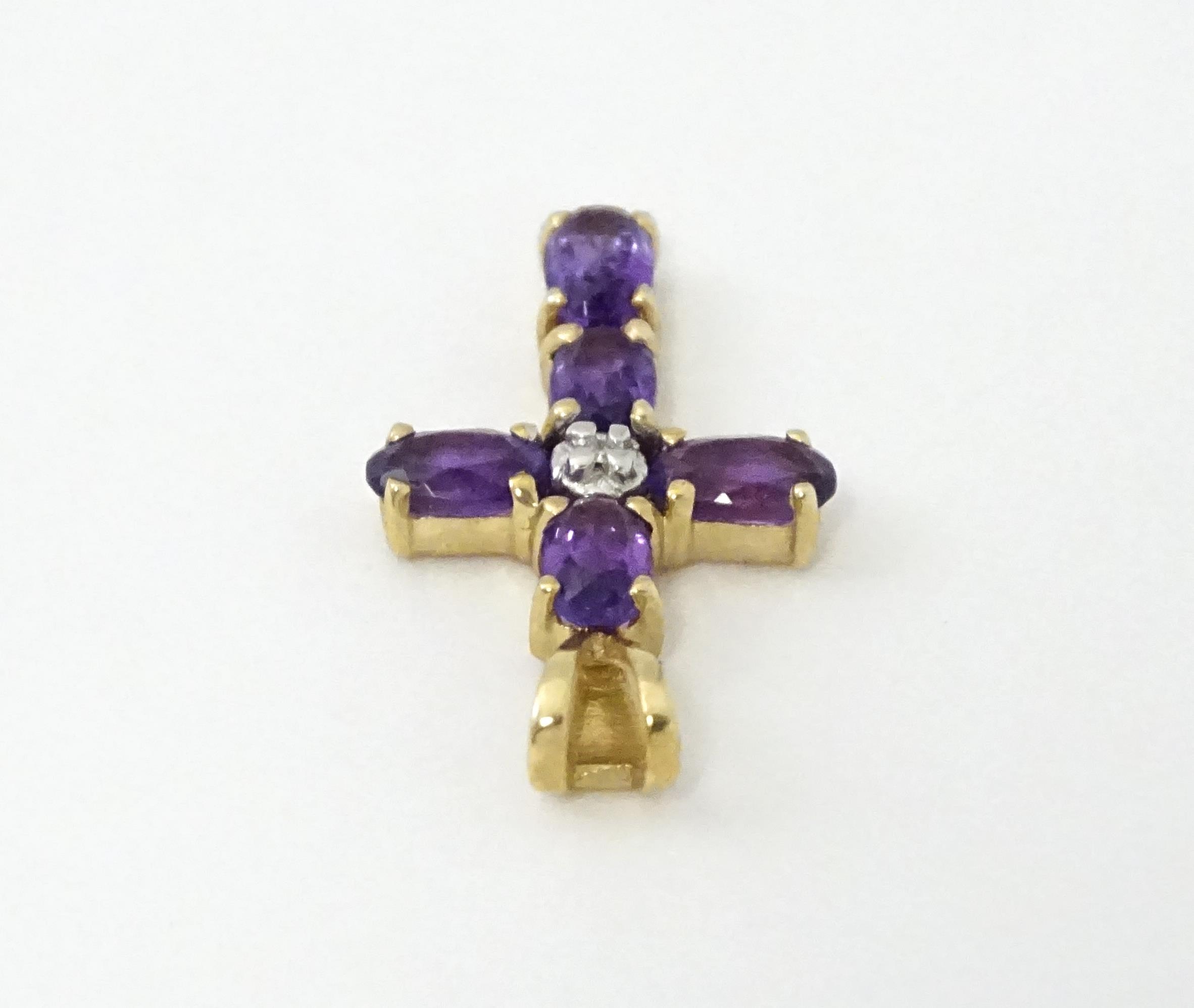 A 9ct gold cross formed pendant set with amethyst and central diamond. Approx. 1" long Please Note - - Image 4 of 6