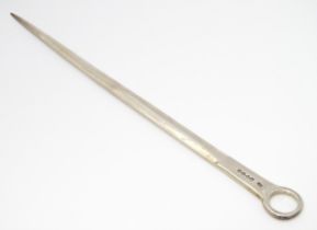 A William IV silver skewer with loop handle hallmarked London 1832, maker Jonathan Hayne. Approx.