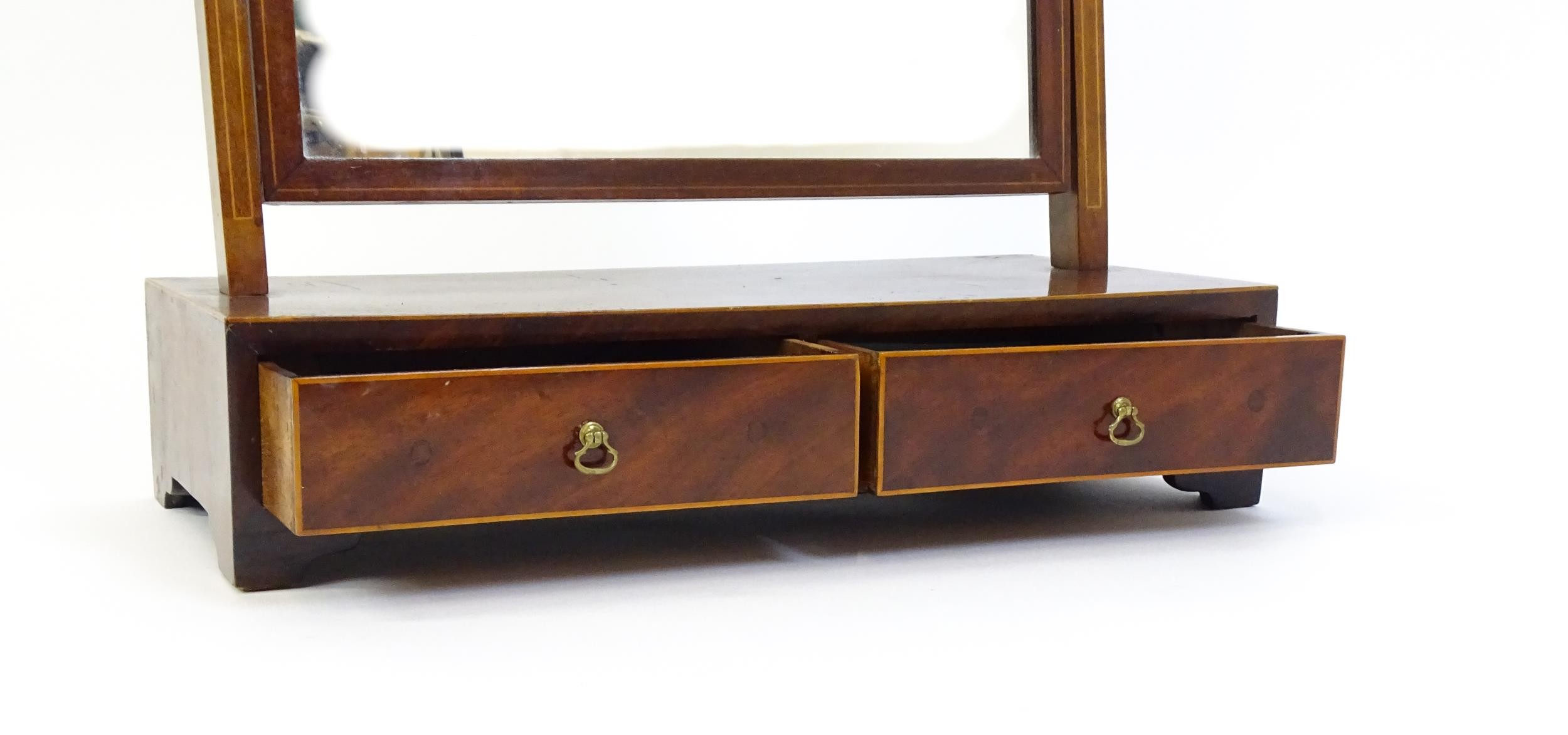 A late 19thC walnut toilet mirror / dressing mirror with satinwood inlay and surmounted by brass - Image 4 of 7