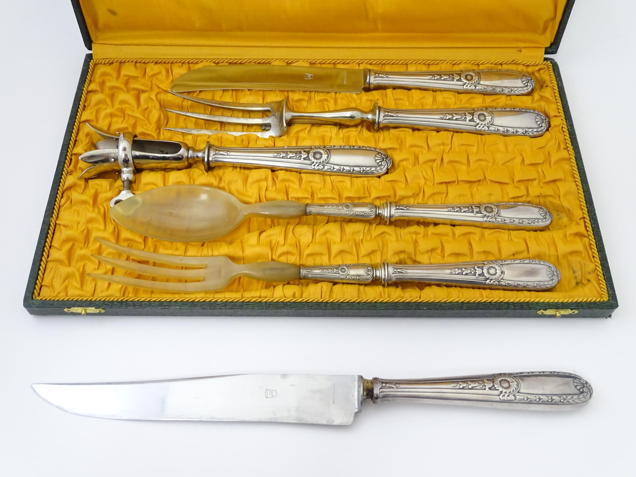 A French silver plate and horn carving / serving set. Case approx. 14" wide Please Note - we do - Image 3 of 12