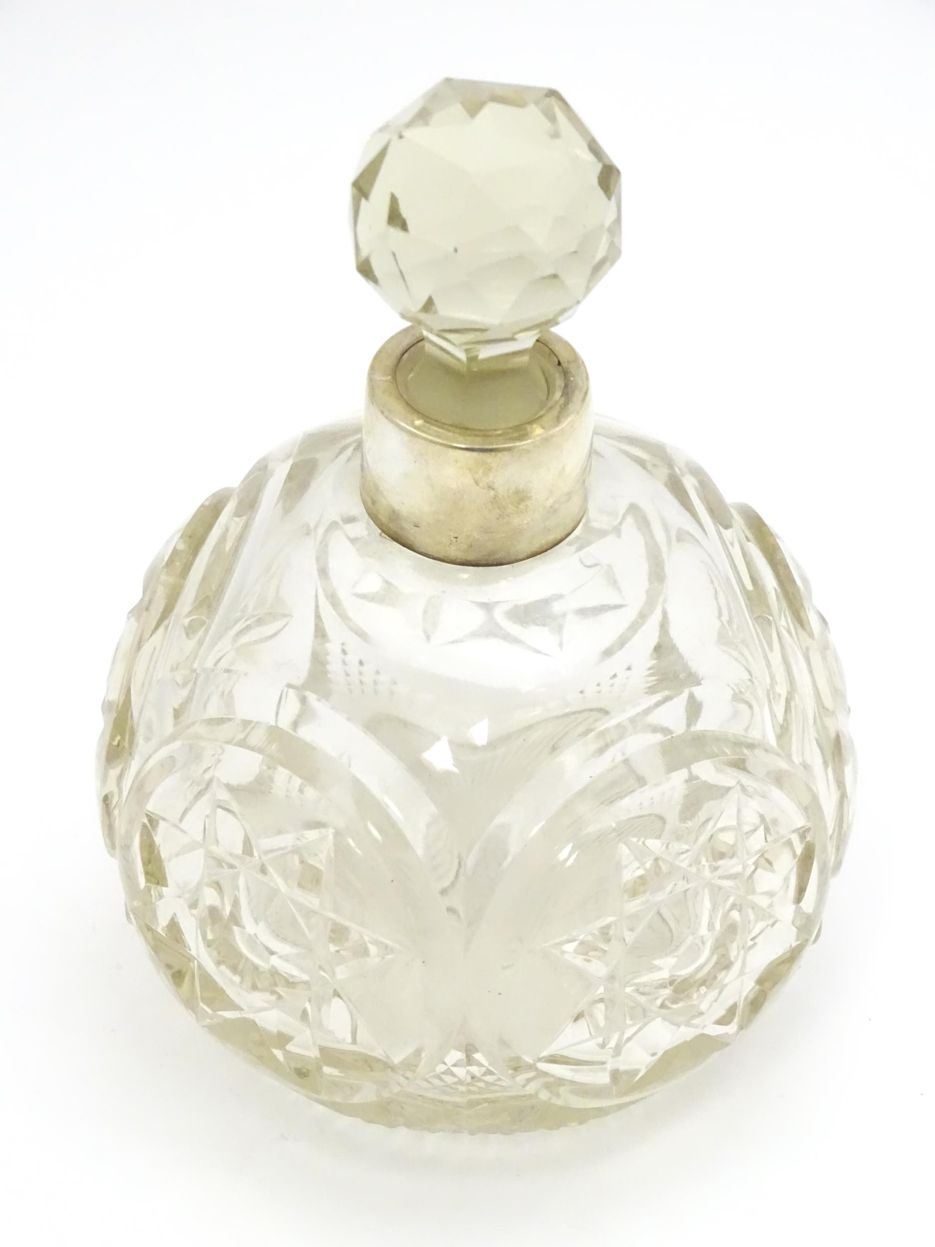 A Victorian cut glass scent / perfume bottle with silver mounts hallmarked Chester 1897, maker - Image 5 of 6