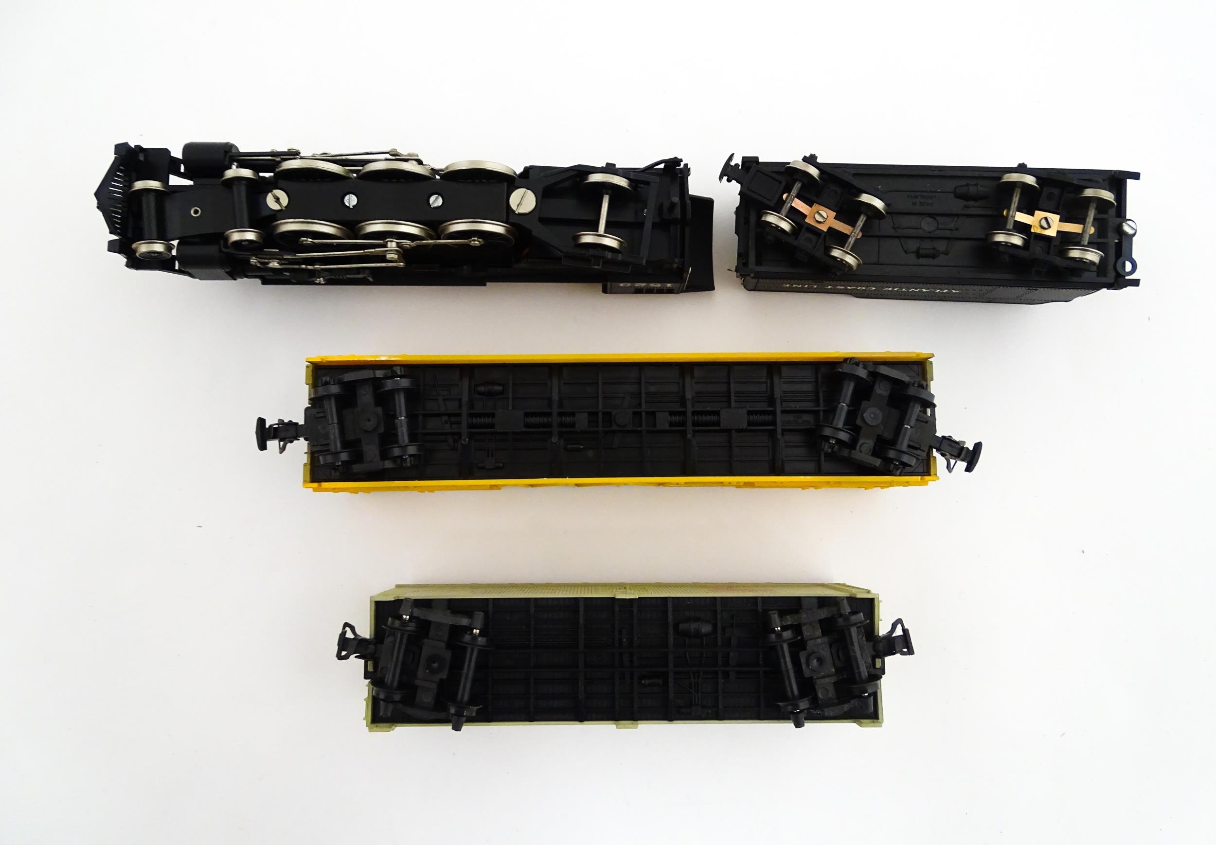 Toys - Model Train / Railway Interest : Nine scale model HO gauge train carriages to include - Image 15 of 21