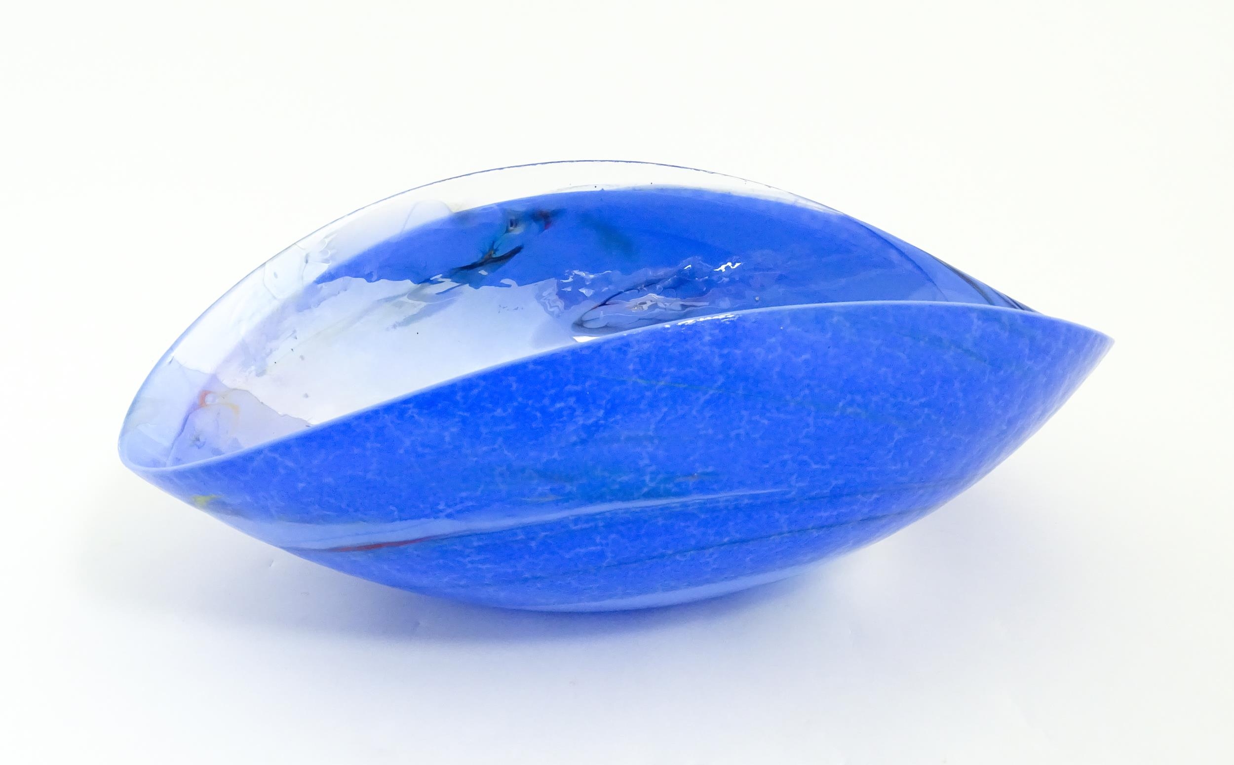 A large Murano art glass lustre bowl / centrepiece of shaped form. Marked under Yalos casa, - Image 2 of 8