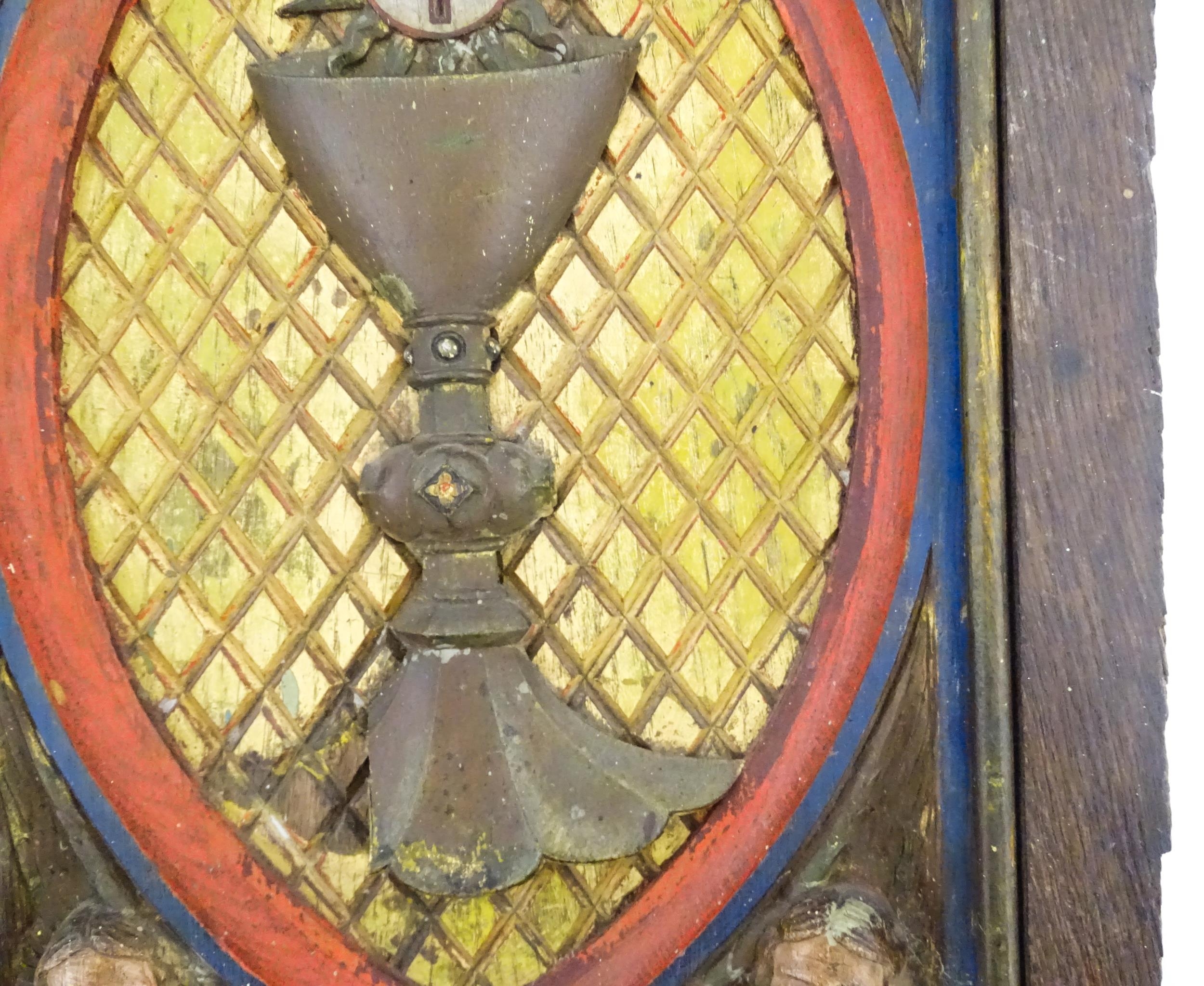 An early 20thC Continental tabernacle door with carved and polychrome decoration depicting a chalice - Bild 5 aus 7