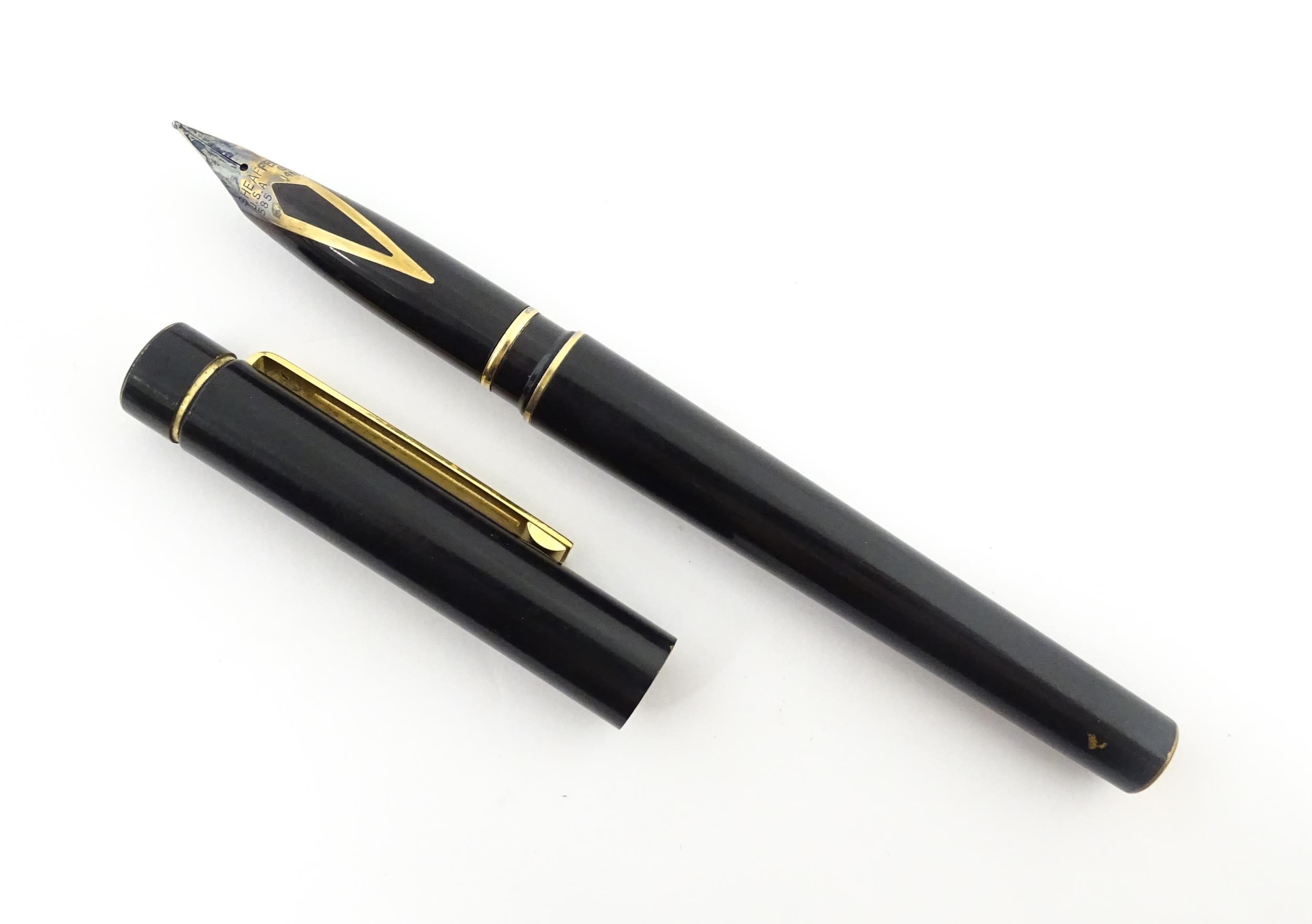 A Schaeffer 'Targa' fountain pen, with black barrel and cap, 14k gold nib, approx 5 3/8" long Please - Image 3 of 10